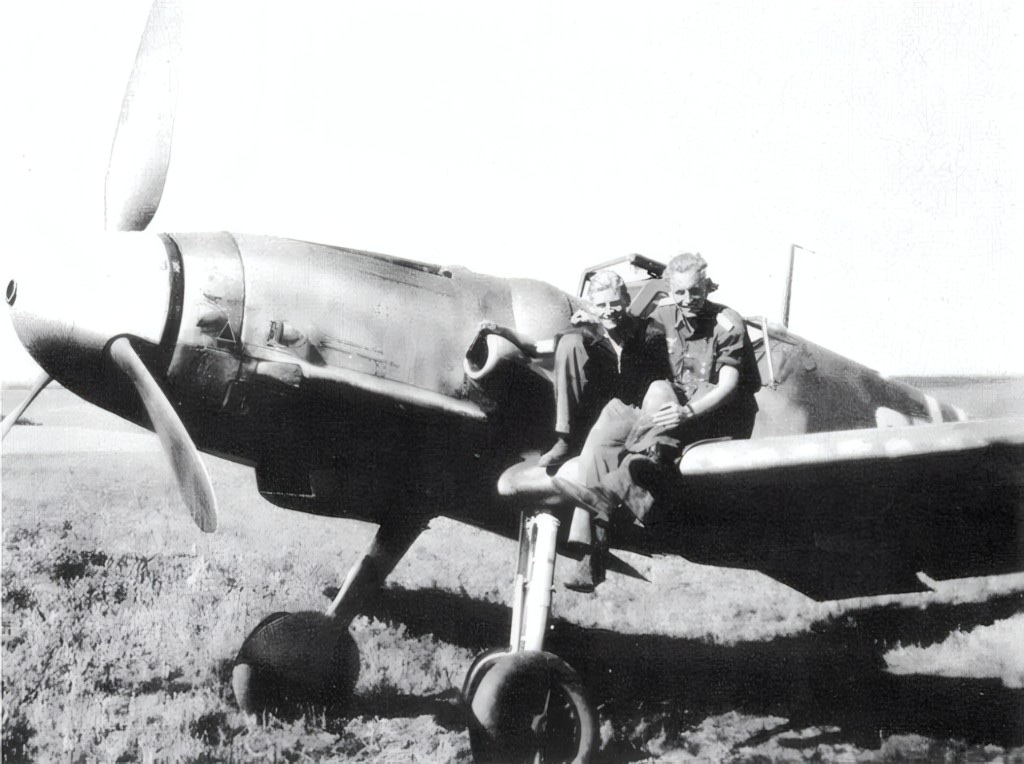 Erich Hartmann an seiner Bf 109 — schwarze Tulpe, Karaya 1
